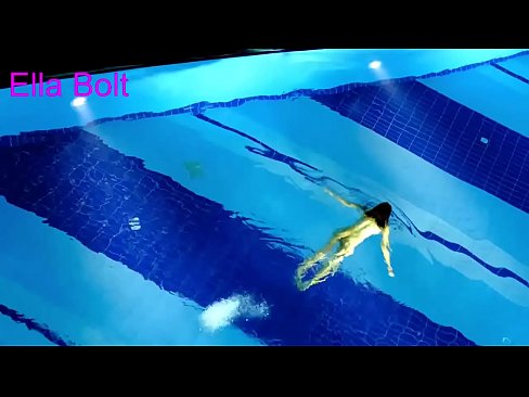 ❤️ No puedo dejar de mirar, joven rubia pillada nadando desnuda en la piscina del complejo ELLA BOLT Porno ruso en es.hentai-id-tv.ru ❌️